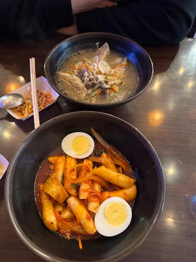 Review photo by Zhi-Qing