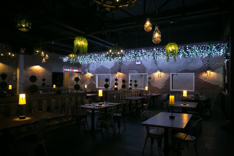 Theme House restaurant & karaoke