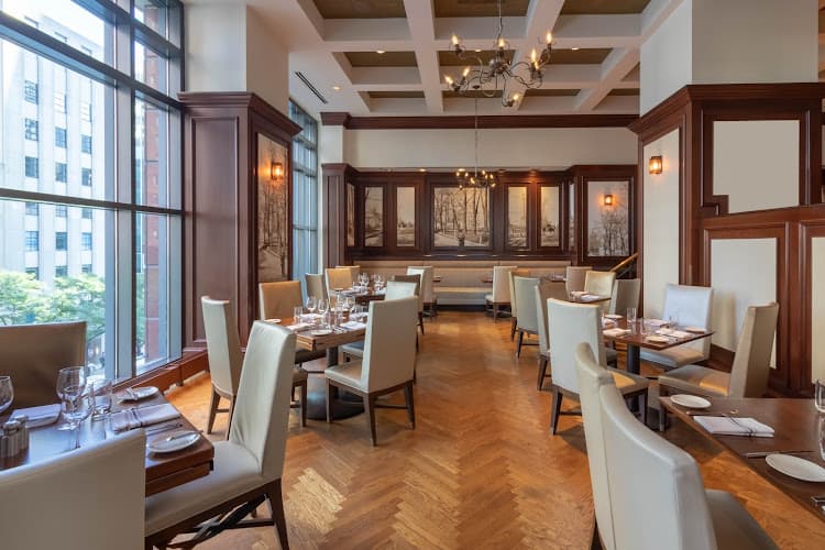 676 Restaurant & Bar